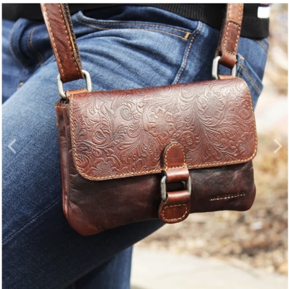 Jack Georges Voyager crossbody